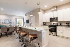 4 BR 4 BA Deluxe Villa 5 min to Disney Vacation in Style